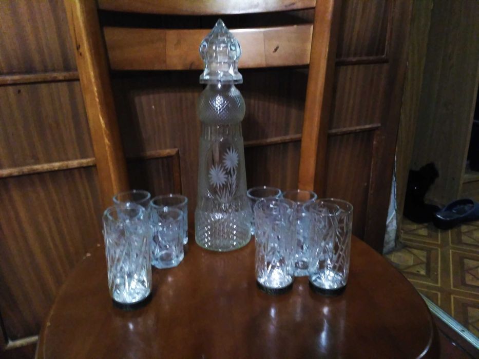 Хрустальный графин, рюмки-стопки  10 шт и 3 шт с мельхиоровым дном