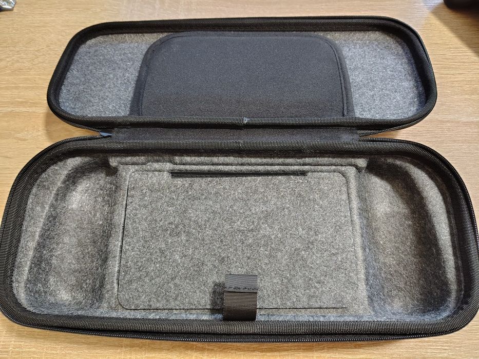 Продам Nintendo Switch OLED.
