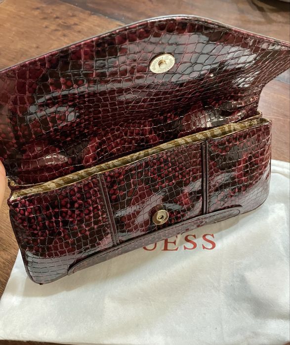 Mala clutch Guess bordeaux