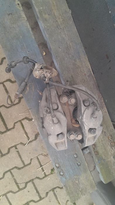 Zaciski komplet bmw e60 3.0d 3.0i na duże tarcze 324