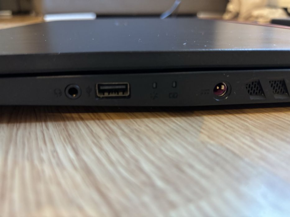 Acer Nitro 5 i5-9300 CPU 2.40GHz 8 GB Ramu Gtx 1650 Pamięć 512 GB