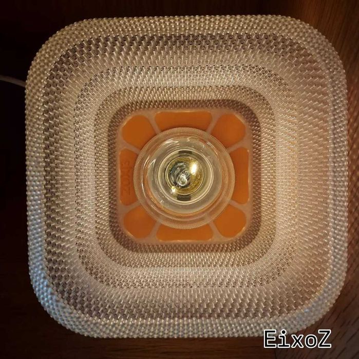 Candeeiro de mesa E27 com Lâmpada LED - NOVO Ref: 004