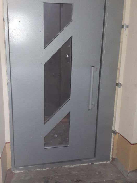 Установка, ремонт, регулировка, утепление, рестоврация.