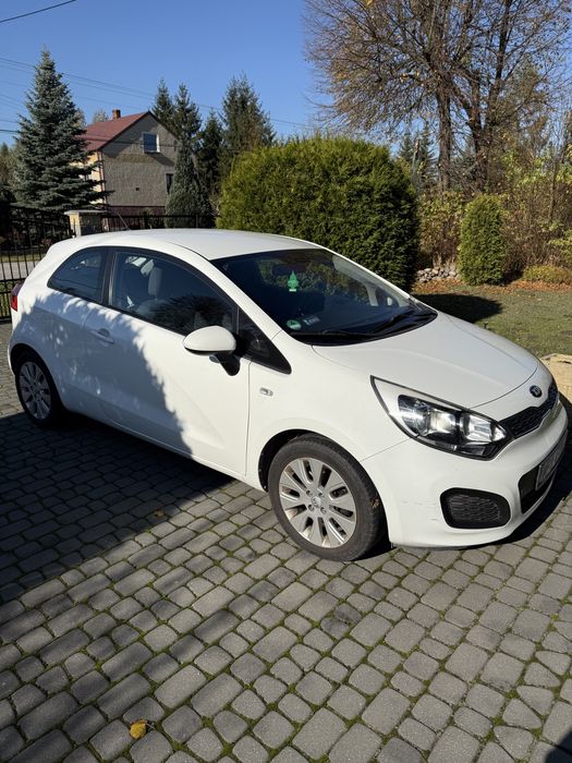 KIA model RIO Hatchback biały do negocjacji niski przebieg