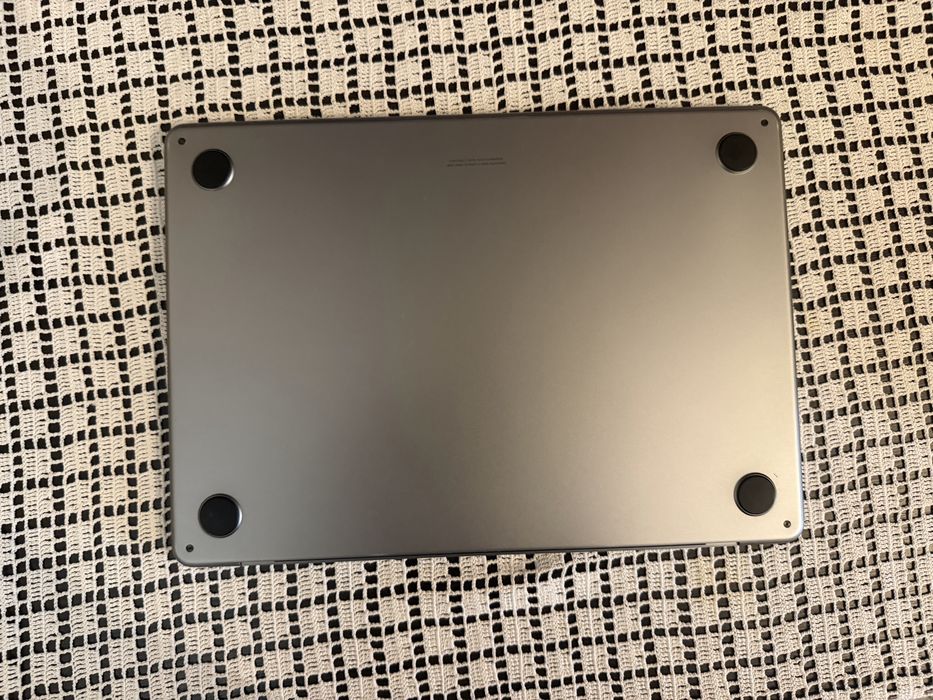 MacBook Air M2 13.6” (2022) 16GB / 1TB SSD