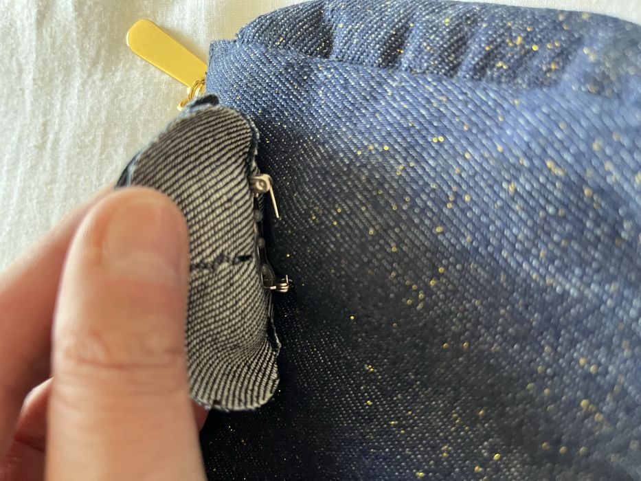 Pochete de ganga com brilho dourado