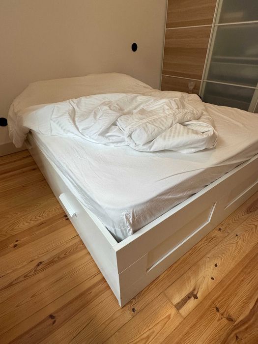 MUST GO!!! Cama IKEA Brimnes 140x200, inclui estrado e colchão