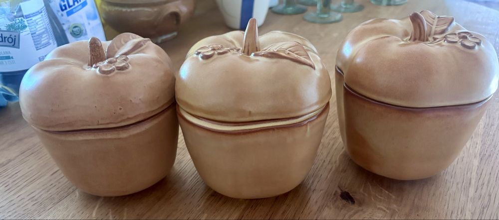 ceramiczne pojemniki w kształcie jabłek 3 szt