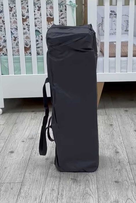 Piękne łóżeczko turystyczne szare