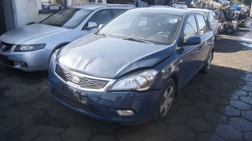 Kia Ceed lakier(A2) na części maska zderzak klapa błotnik drzwi