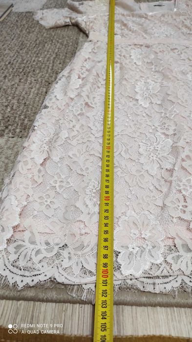 Нарядное кружевное платье.