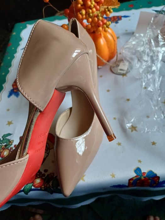 Sprzedam damskie buty  nowe