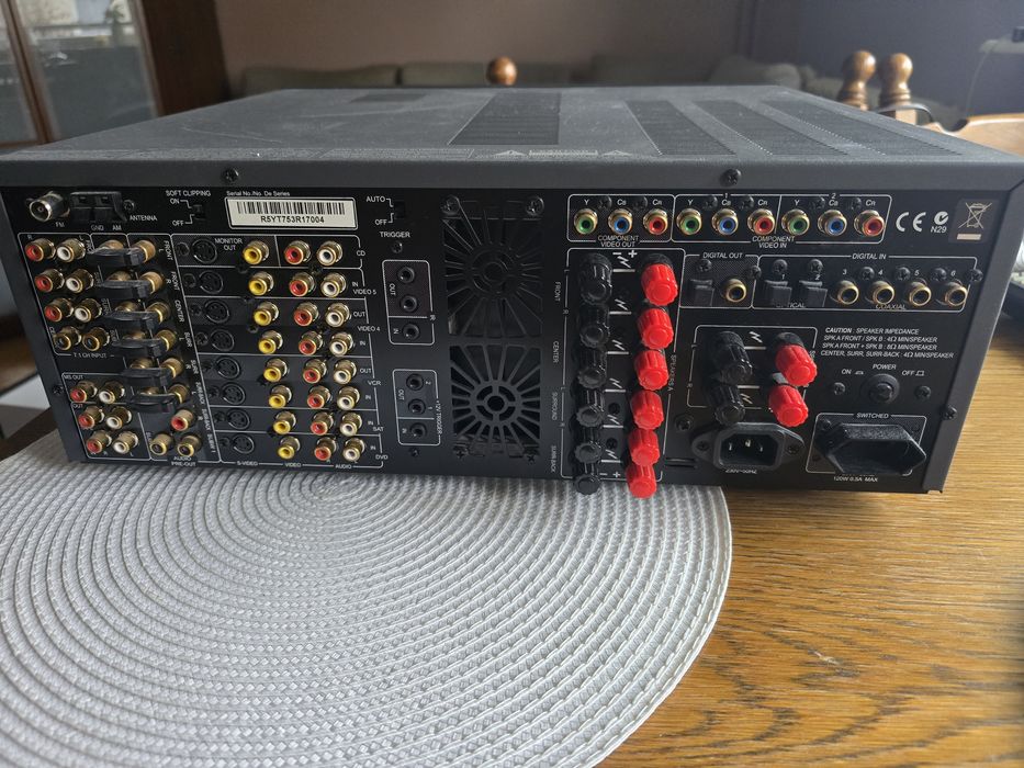 Amplituner kina domowego NAD T 753