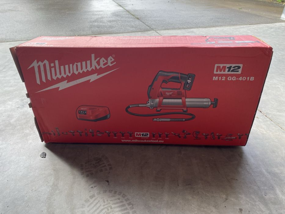 Bomba de Lubrificação Sub-Compacta Milwaukee M12GG-401B