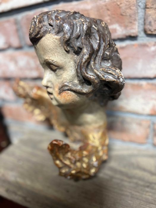 Przedwojenna głowa anioła