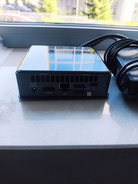 Intel NUC i3-8109U/8GB/120  Windows 11 Pro