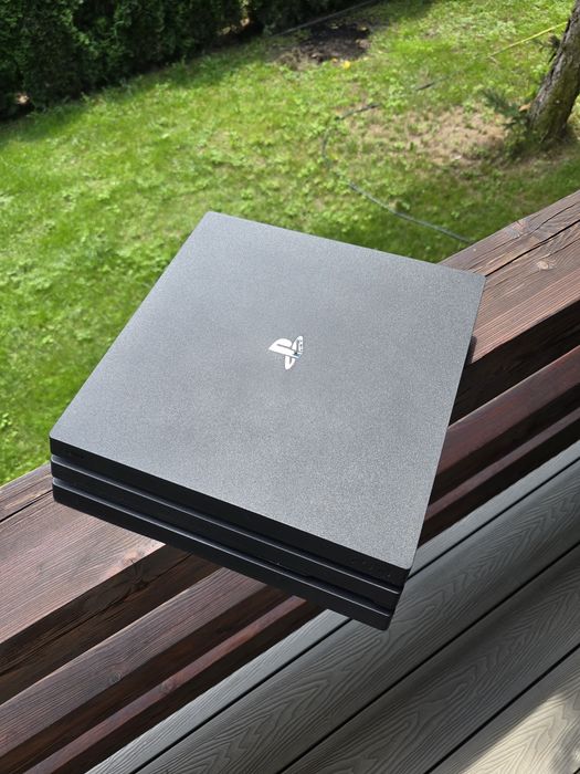 PS4 Pro 1TB + 2 pady + 3 gry + pudełko producenta | Stan idealny