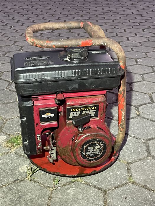 Vibrador de betão com motor a gasolina “Briggs & Stratton”