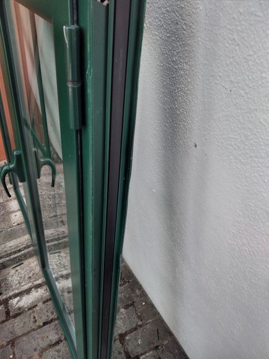 Janelas de alumínio cor verde (3 no total)