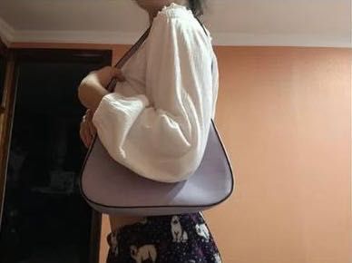 Сумка багет лилового цвета