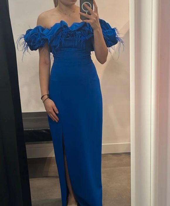 Sukienka hiszpanka z piórami, idealna na ślub cywilny czy poprawiny. E