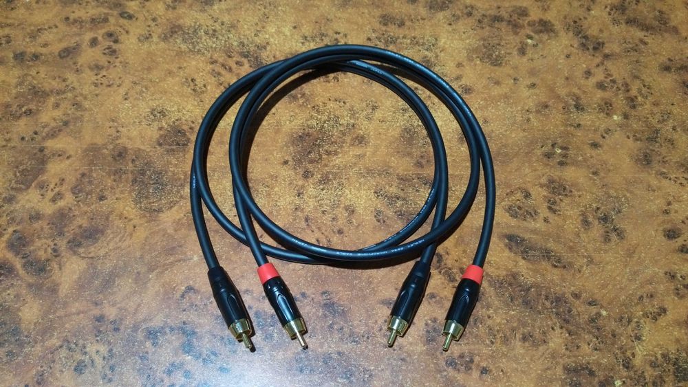 Hi-Fi межблочный кабель 2RCA/2RCA MOGAMI Neglex W2534 направленный