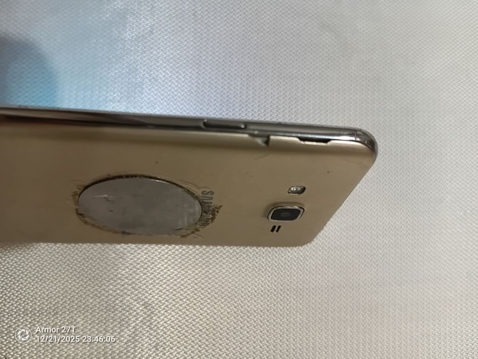 Телефон смартфон Samsung Galaxy J7