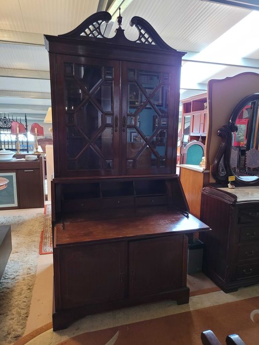 Escrivaninha em madeira estilo D. Maria, com alçado - Bom