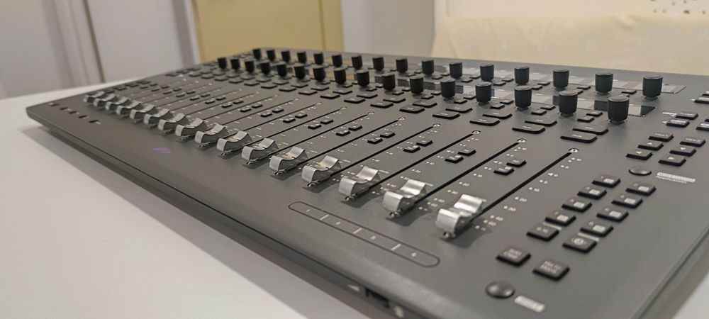 Mesa mistura controlador DAW Avid S3