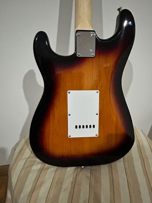 Guitarra elétrica com OFERTA de saco de transporte