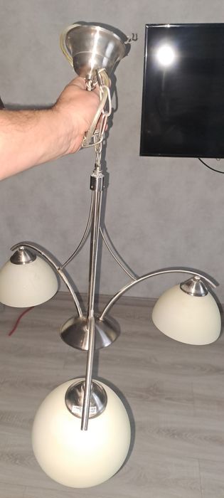 Продам люстру на три рожки