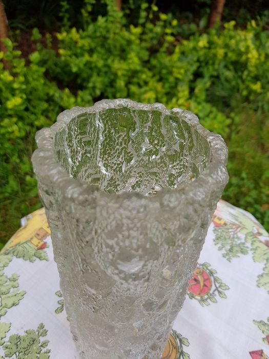 Wazon szklany, pieniek, wysokość 21,5cm, średnica 8,5cm. Super stan