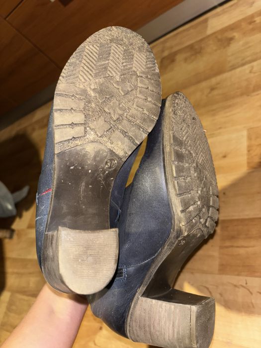 Skórzane botki na słupku