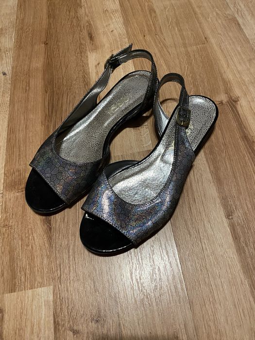 Buty z odkrytą piętą