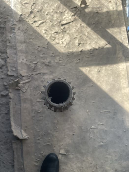 Вали КПП Т-150 Вал главного щеплення Вал вторинний