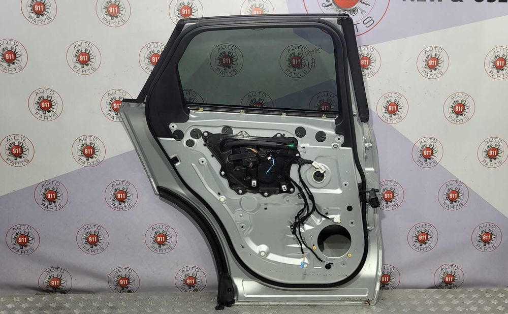 Задні ліві двері на Jaguar F-Pace 2017-2023 оригінал