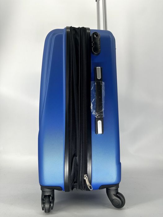 Nowa walizka średnia chabrowa, niebieska