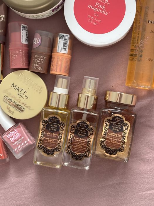 Лот косметики і товарів для тіла і ванни