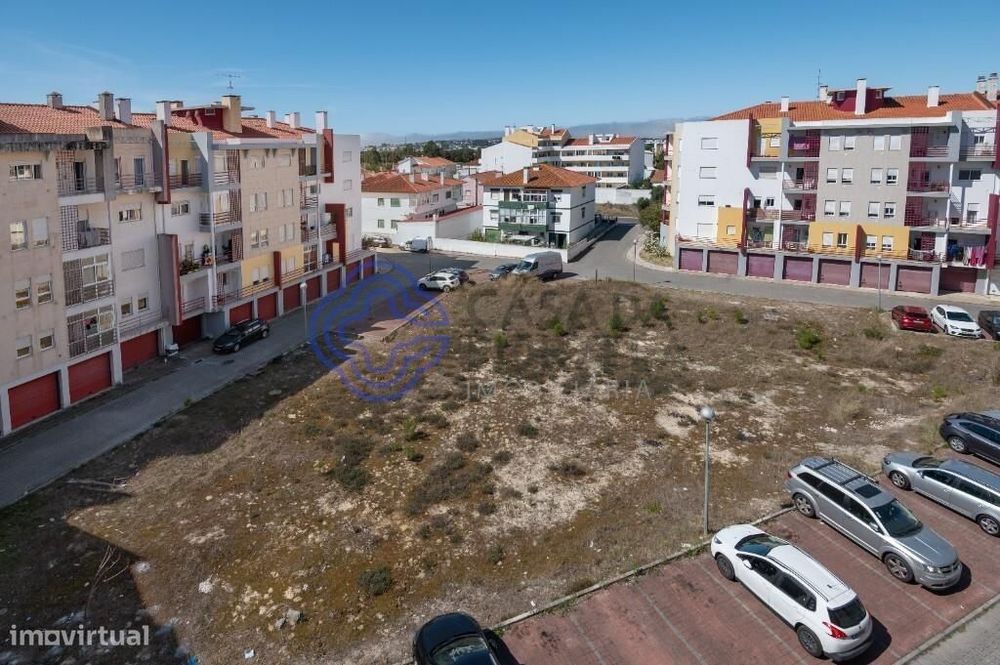 ✨ A Sua Oportunidade Única: Espaçoso T2 com Garagem Fechada nas Caldas