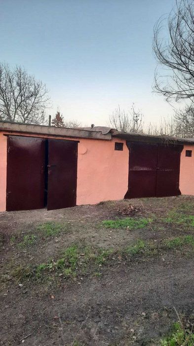 Два капітальних гаража. Можна під бізнес. Городок, Авіатор.