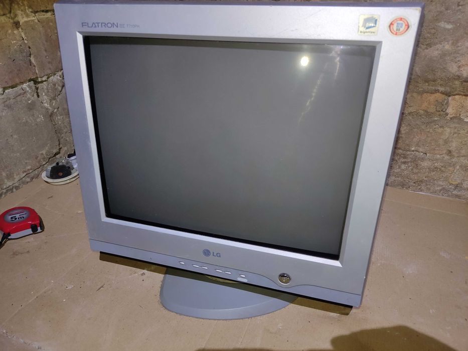Монитор лучевой LG Fletron T710