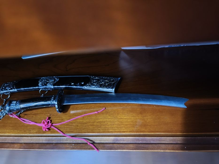 Vendo esta Espada elegância e beleza  para sua decoração