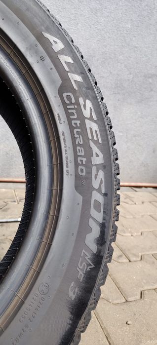 215/55/17 Pirelli para wielosezonowe jak Nowe