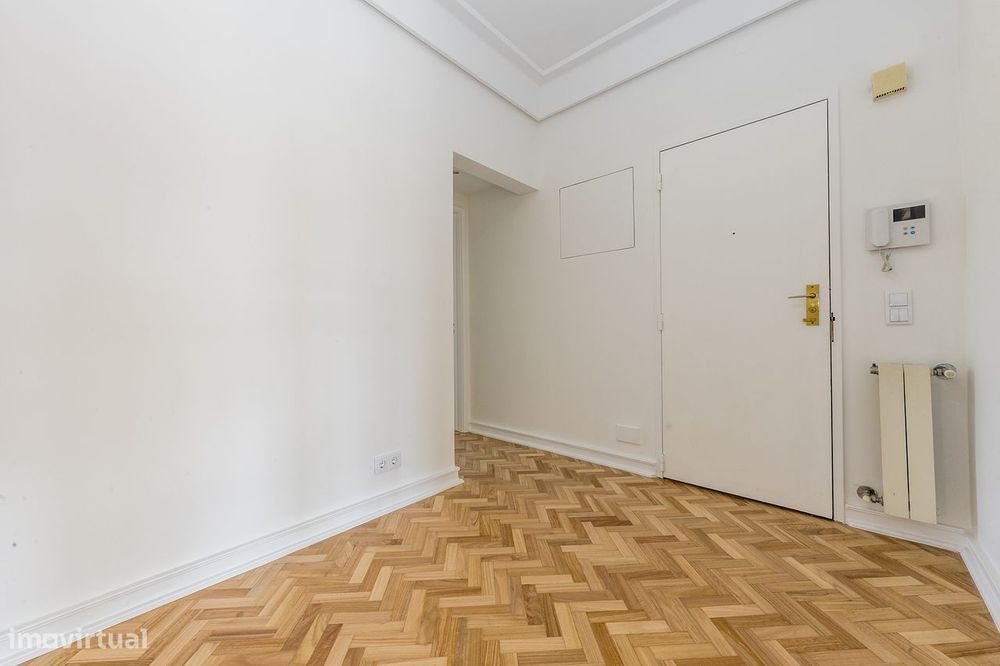 Espetacular apartamento T5 totalmente renovado, na Avenida João XXI