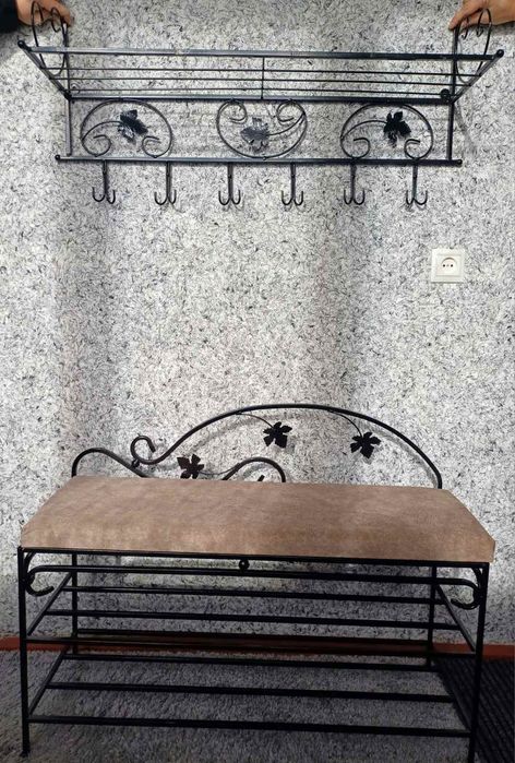 Кований передпокій. Пуф + вішак
Передпокій складається з банкетки і на