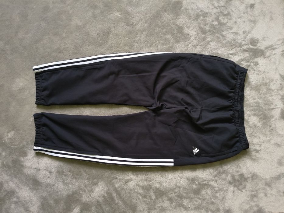 Spodnie adidas z szerokim nogawkami szelesty L