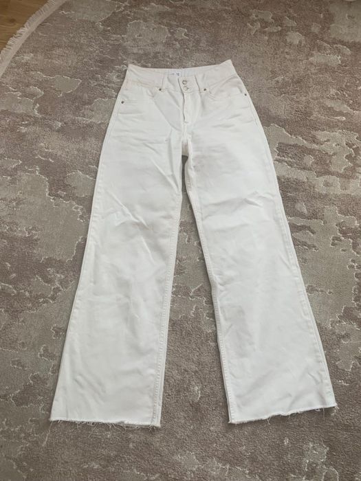 Молочні білі бежеві джинси Pull&bear 36/S