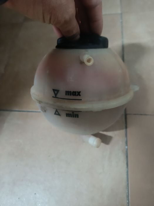 Reservatório de água de radiador