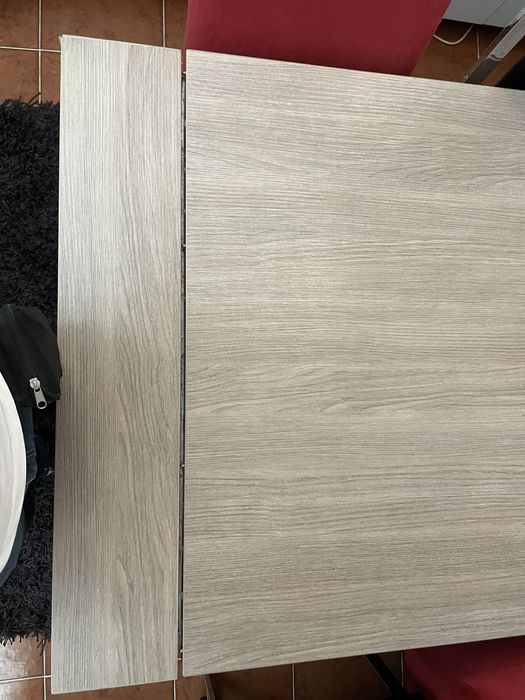 Mesa de sala em madeira extensivel