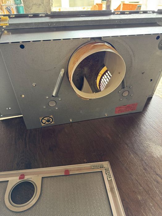 Exaustor Bosch pouco usado. 2 filtros. Ofereço Chaminé Rústica.